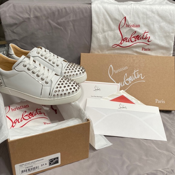 Christian Louboutin ベージュ スタッズ オープントゥ Christian Louboutin クリスチャンルブタン オープントゥ